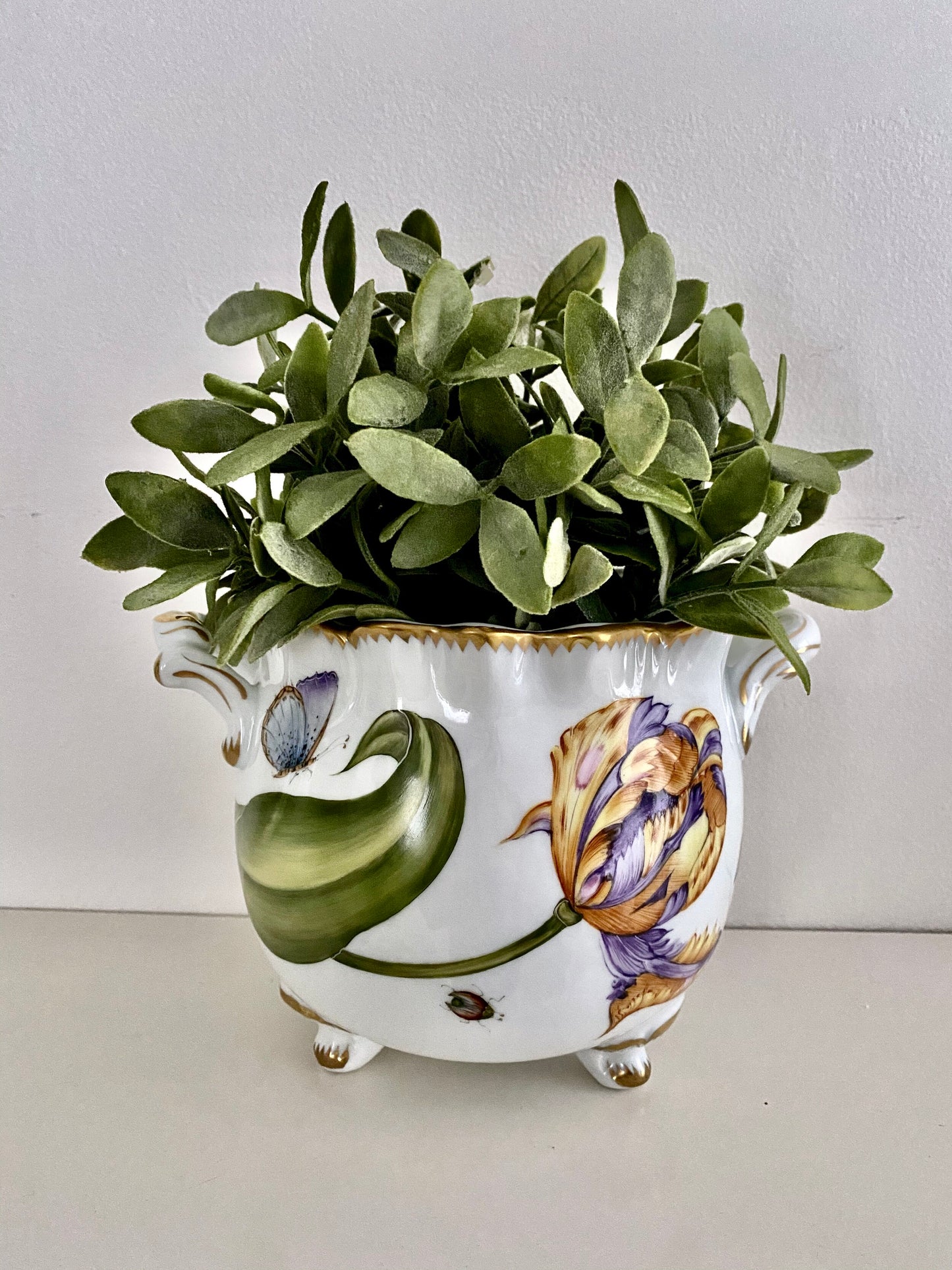 BM11 - Tulip Ruffled Cachepot