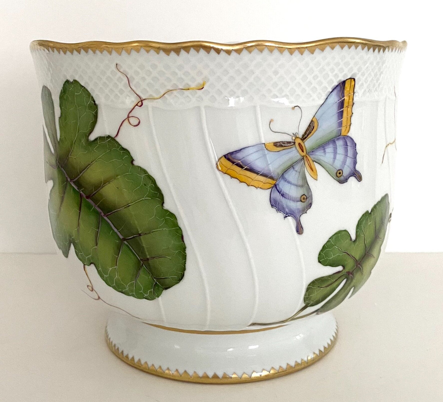 AD39 - Large Round Cachepot/Planter