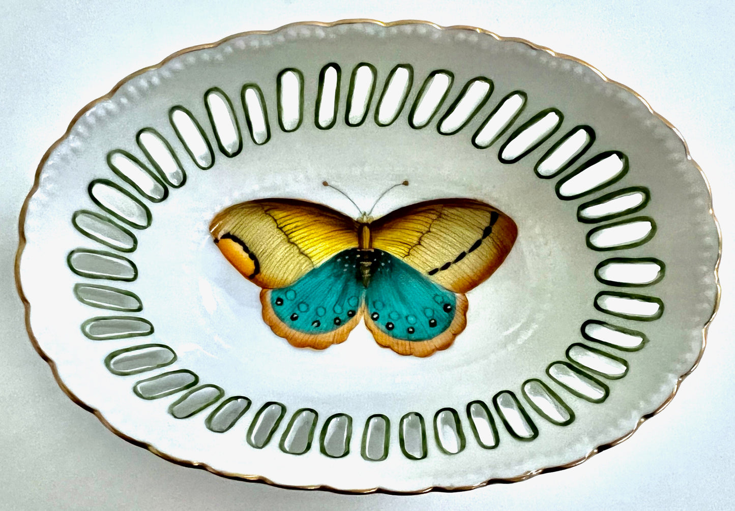 BZ9 - Oval Pierced Dish