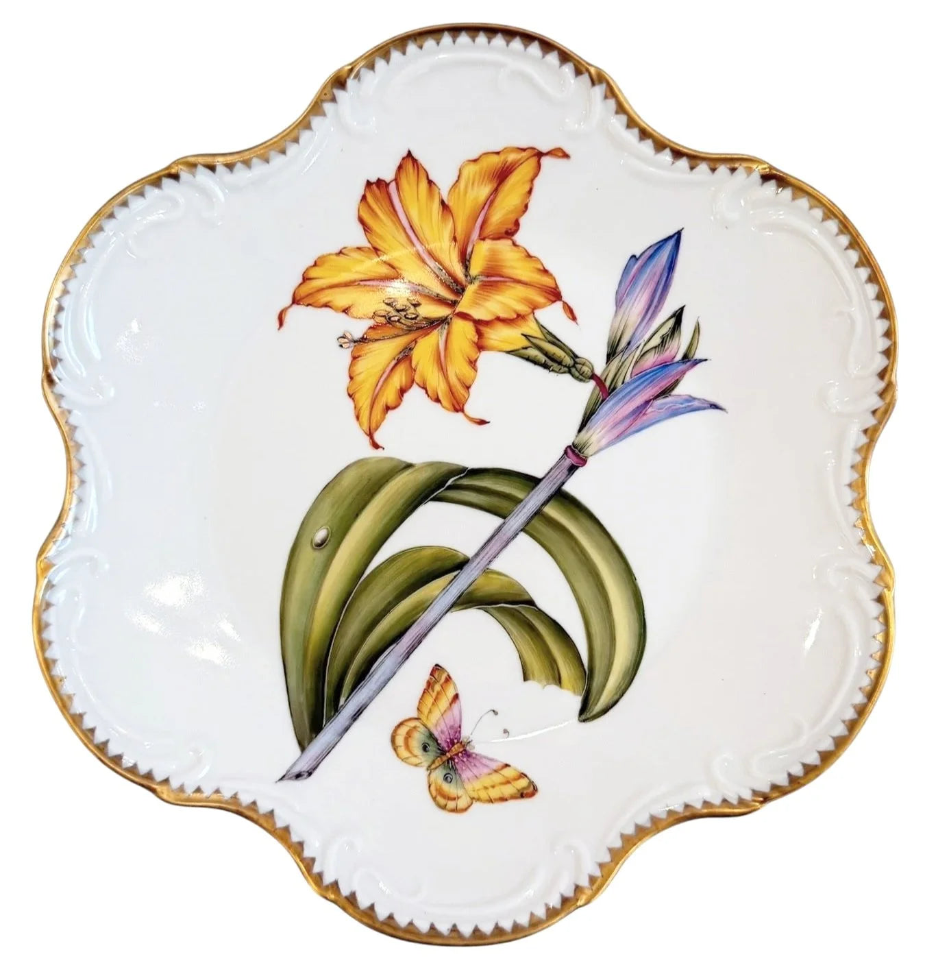 M216H - Scalloped Salad/Dessert Plate
