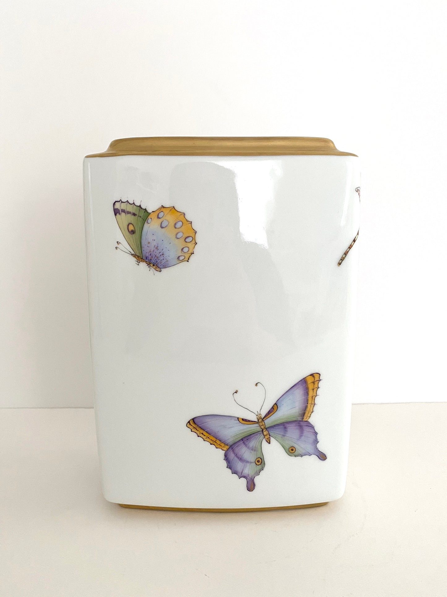 M399 - White Flower Vase