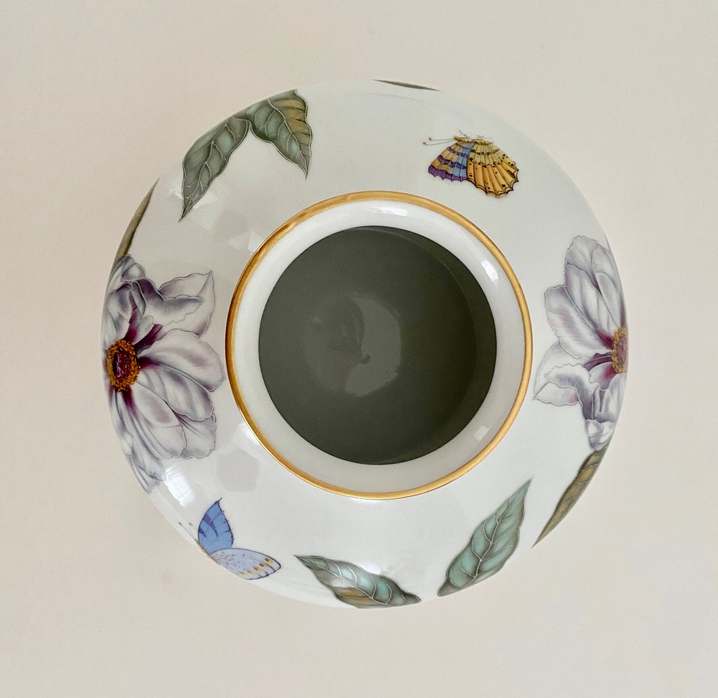 M392 - White Flower Low Vase