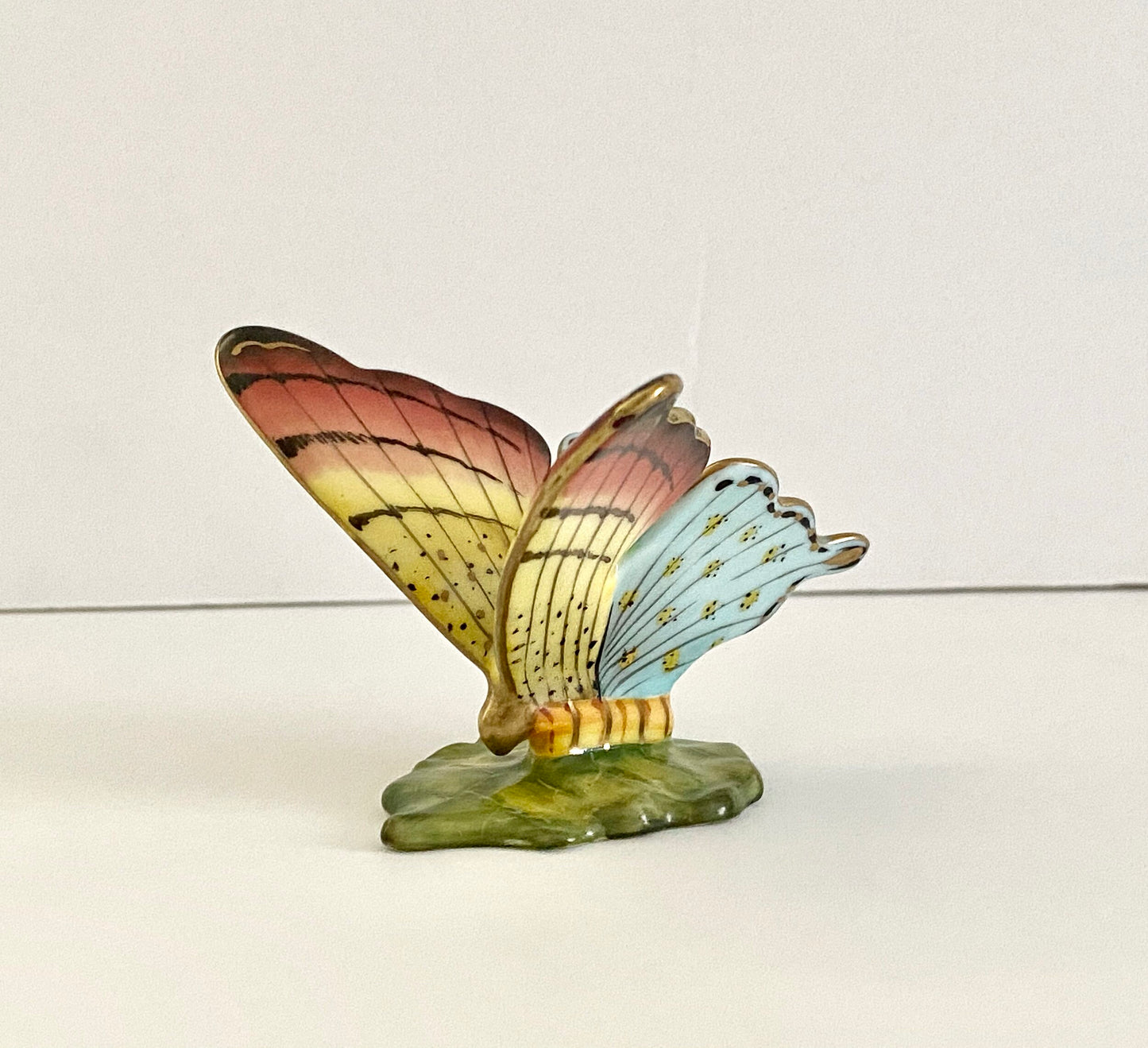 M290 - Card Holder/Decorative Standing Butterfly