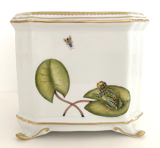 L26 - Frog Cachepot/Planter