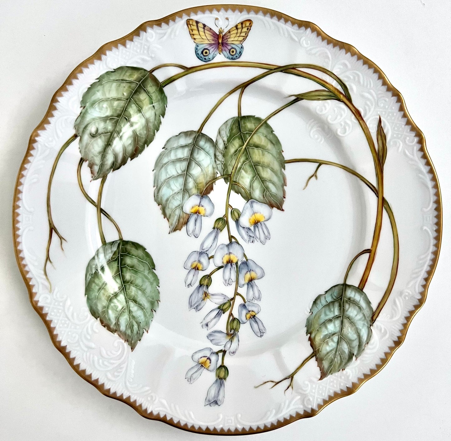 WMP32 - Wisteria Dinner Plate
