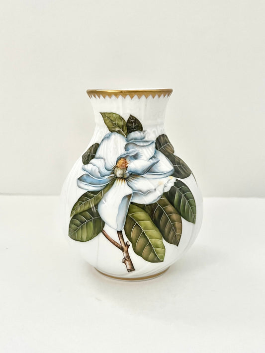 MAG9 - Magnolia Bud Vase