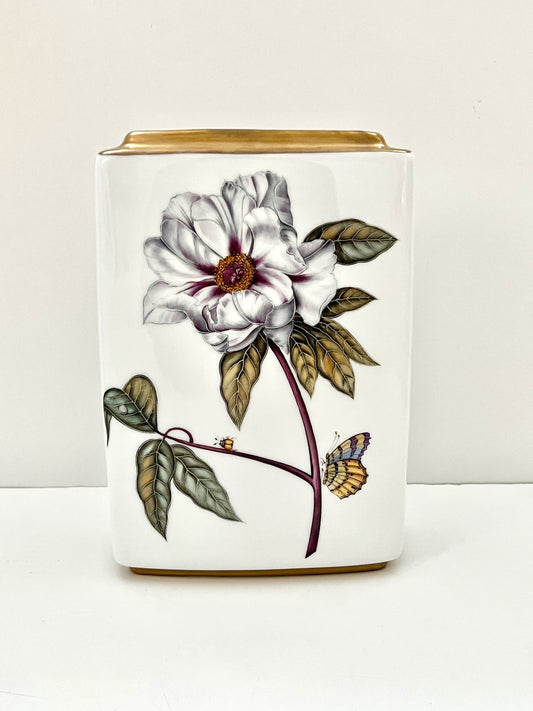 M399 - White Flower Vase
