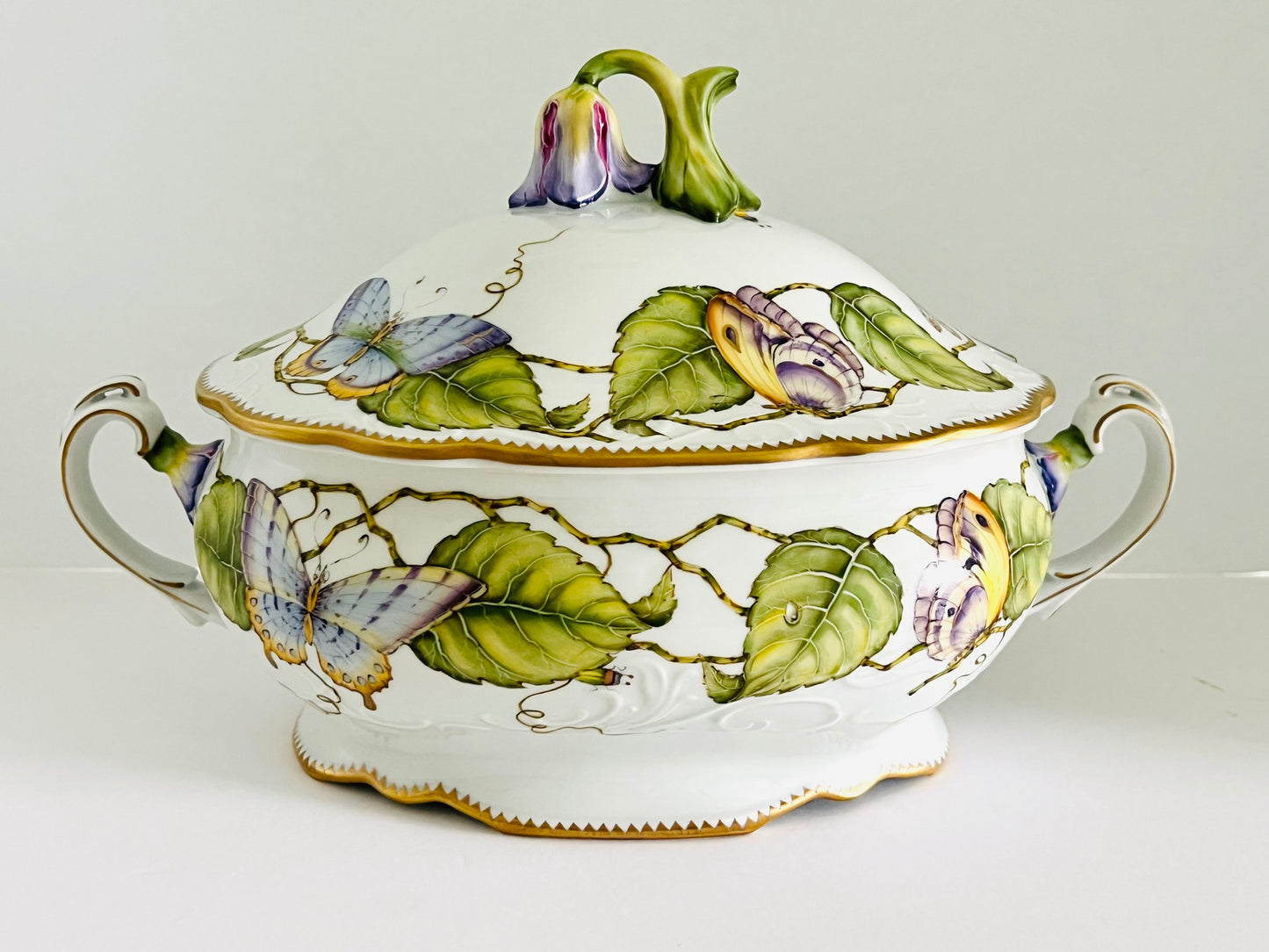 WE10 - Large Tureen
