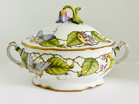 WE10 - Large Tureen