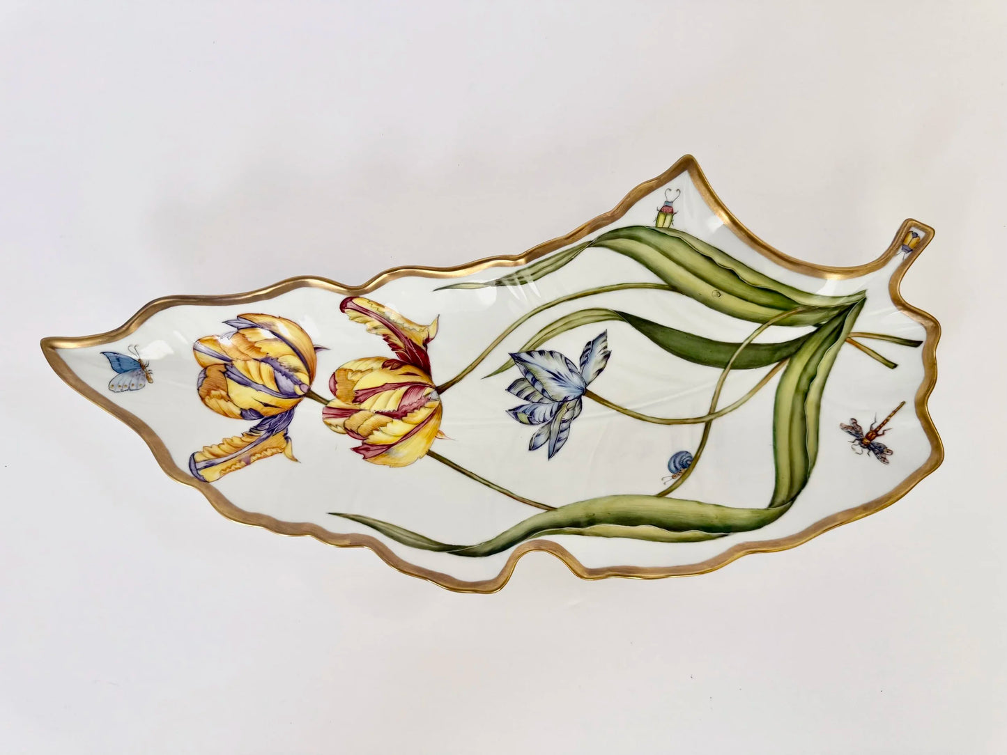 WE42 - Very Large Leaf Shaped Tray