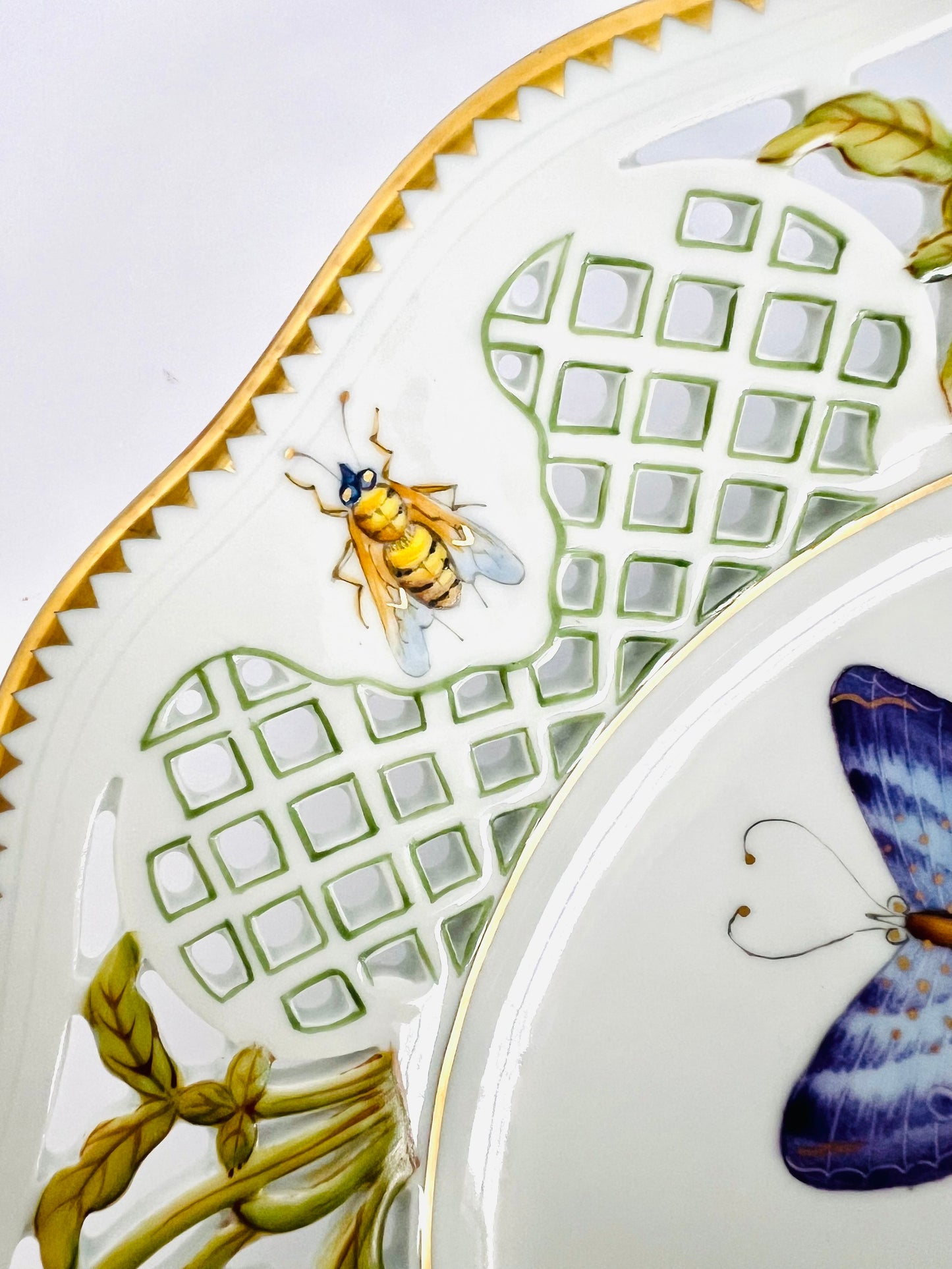 SB0 - "Lace" Dinner Plate