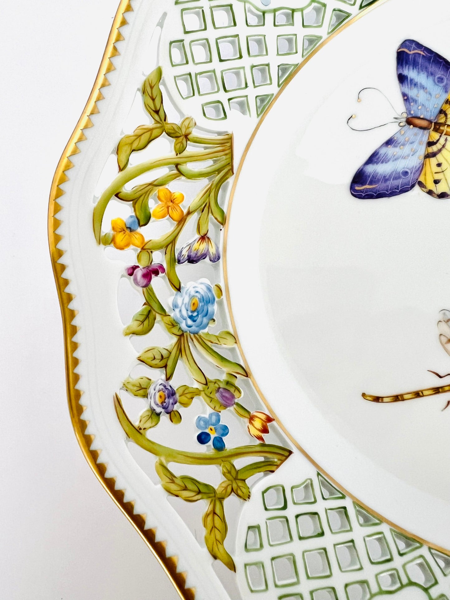 SB0 - "Lace" Dinner Plate