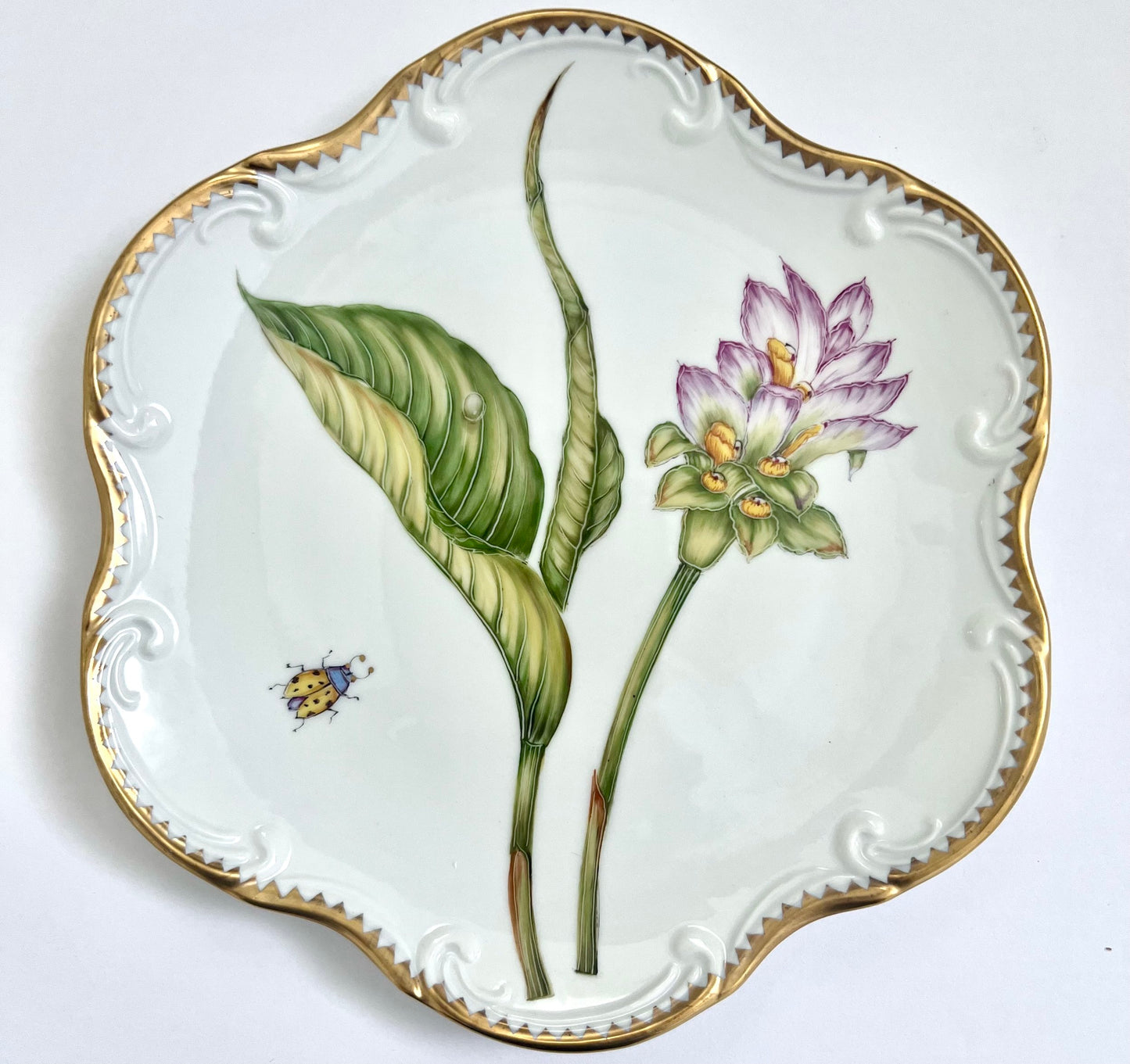 GFP4 - Scalloped Salad/Dessert Plate