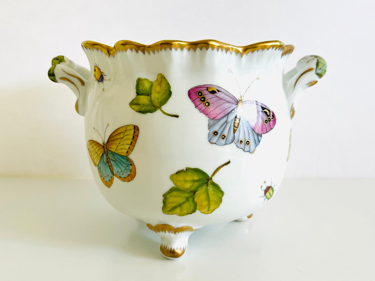 NN7 - Ruffled Cachepot