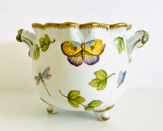 NN7 - Ruffled Cachepot