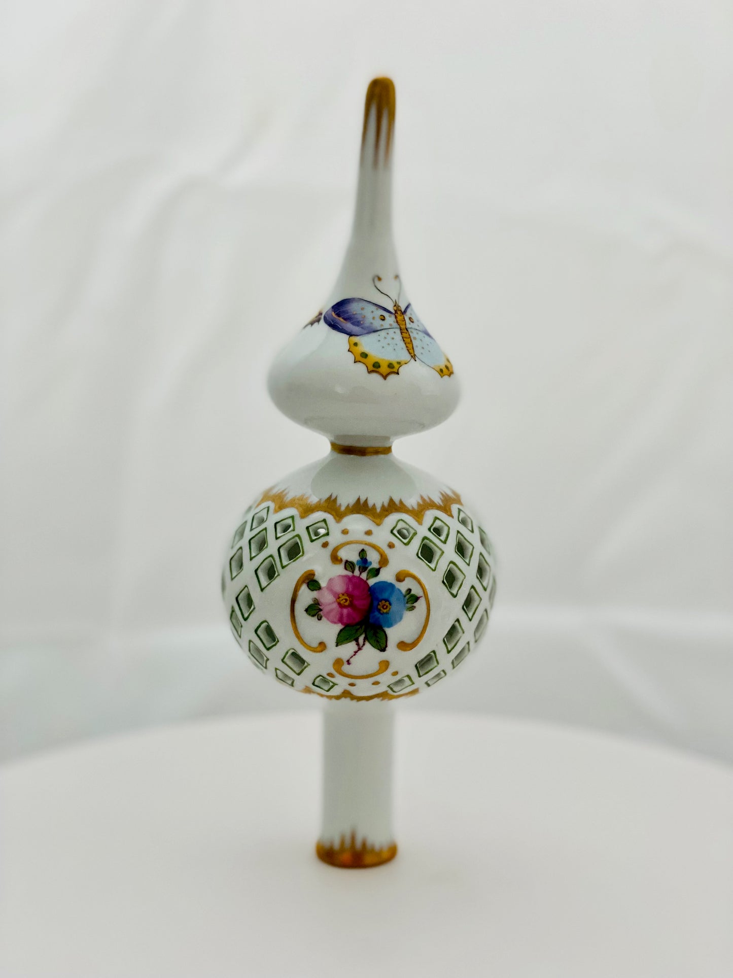 AW85 - Pierced Christmas Tree Topper