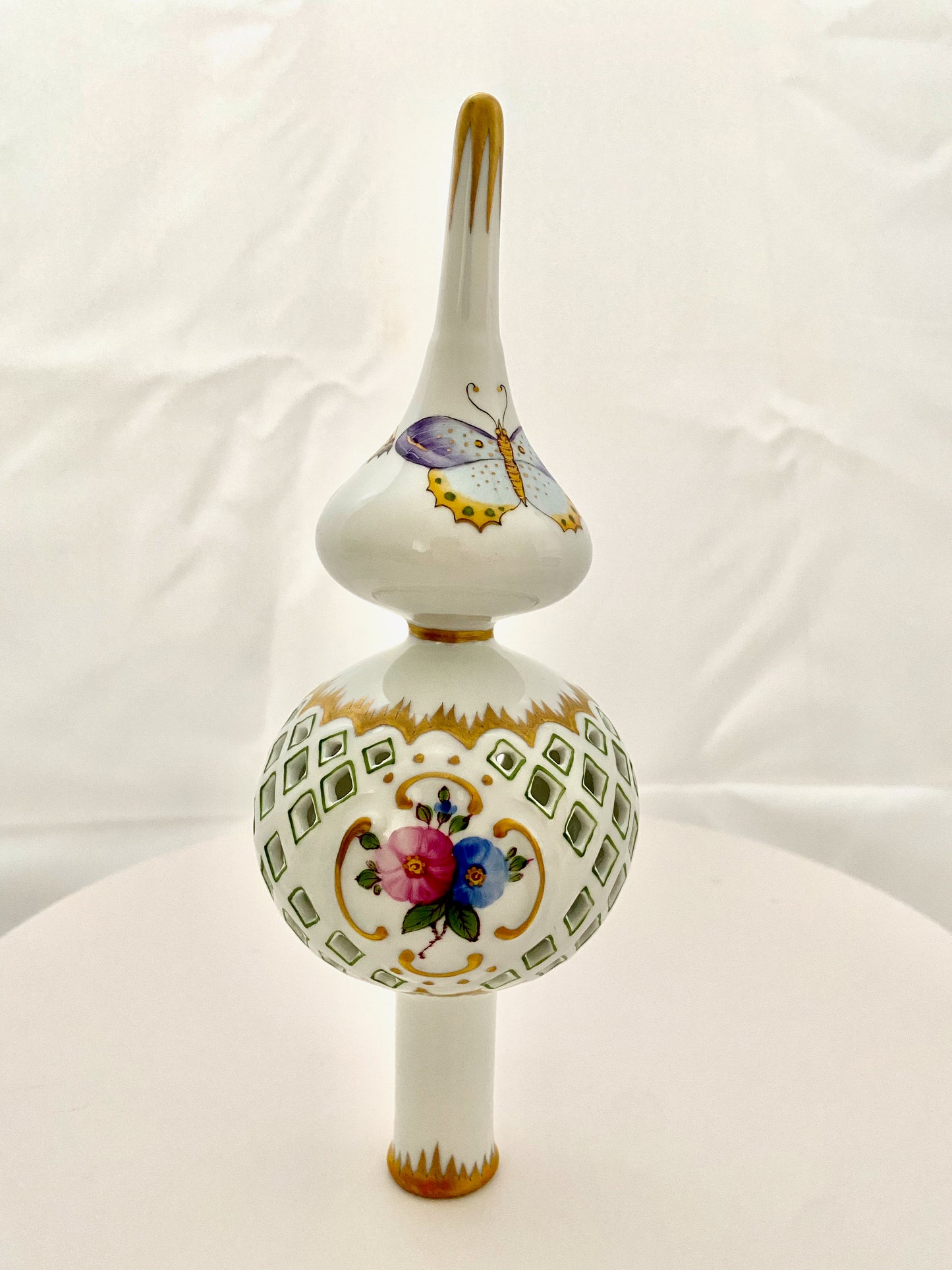 AW85 - Pierced Christmas Tree Topper