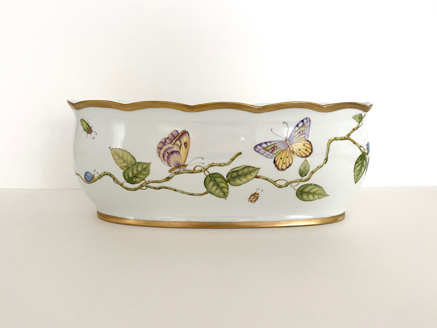 7104 - Large Oval Cachepot/Planter