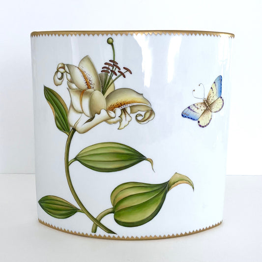AD788 - Hand Painted Porcelain Vase