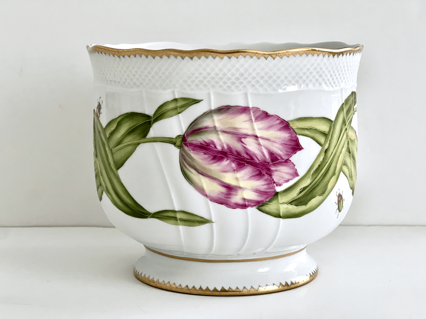 VA20 - Pink Tulip Cachepot