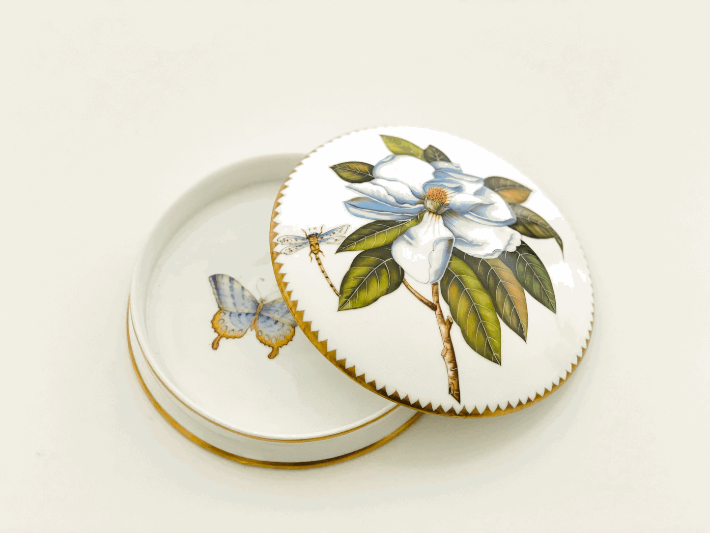 MAG52 - 7 inch Round Magnolia Box