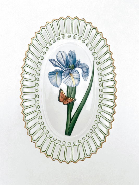 AD88 - Iris Oval Pierced Tray