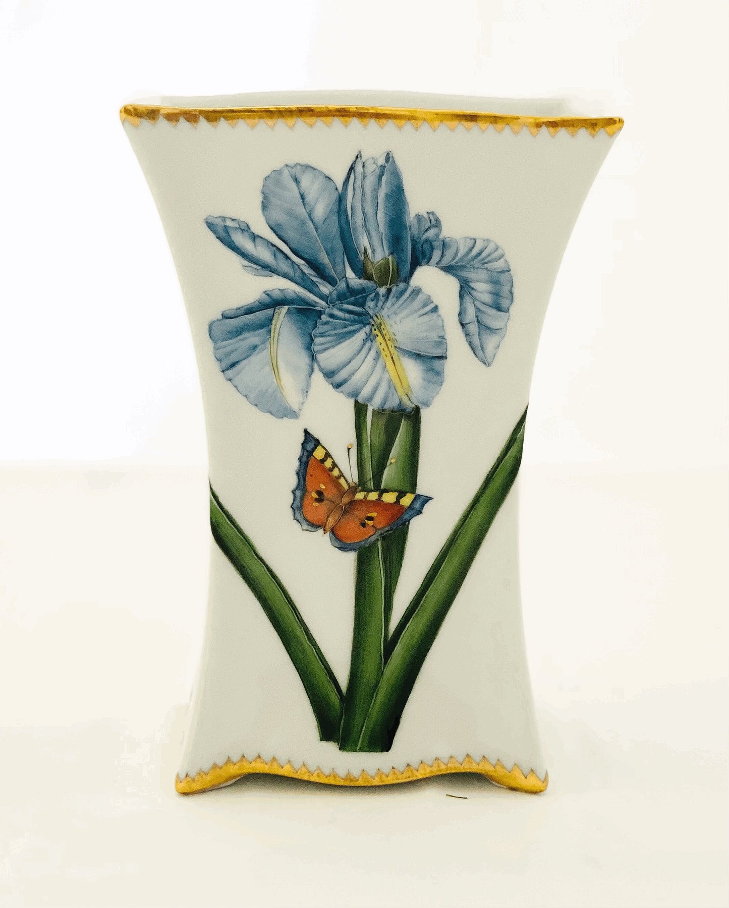 M397 - Iris Vase