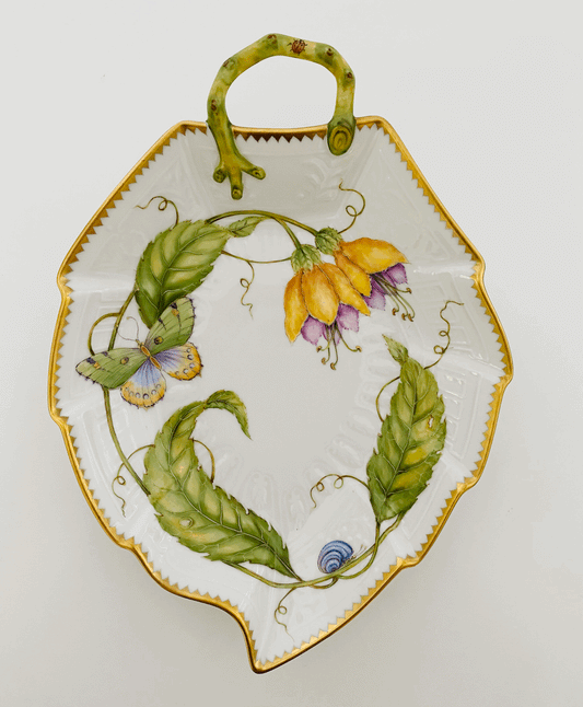 ZE89 - Large Leaf Shaped Dish
